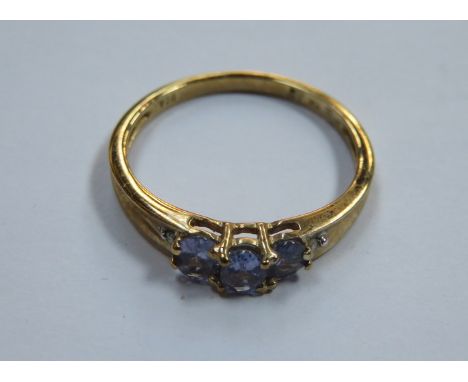 9ct GOLD DRESS RING SET WITH AMETHYST COLOURED STONES AND CLEAR STONES 