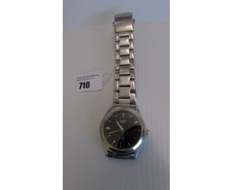 A Gents Casio Bracelet Watch, working according to owner.