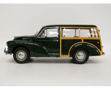 Sun Star 1:12 scale diecast model 1956 Morris Traveller 