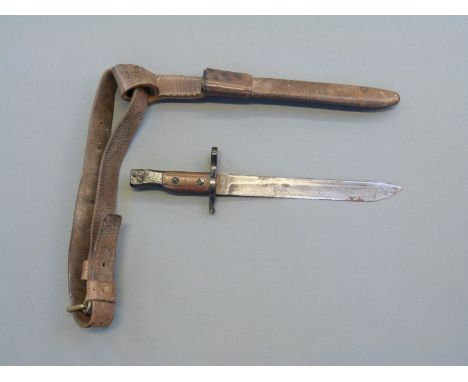 German WWI bayonet in leather scabbard, blade length 30cm