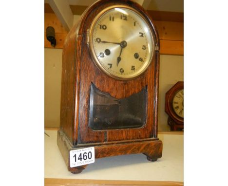 An early 20th century oak eight day mantel clock in working order. 