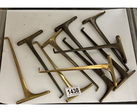 Ten vintage brass shelf brackets. 