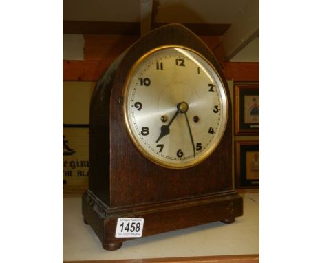 An early 20th century oak eight day mantel clock in working order. 
