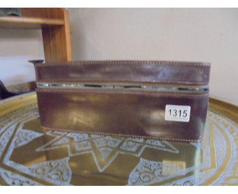 A vintage Gent's fiver piece travelling vanity set. 