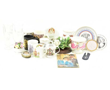 British Royal Family interest. A collection thirty one pieces of commemorative Royalist items to include Royal family tea cup