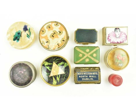 A collection of vintage vanity powder cases, powder boxes and pill boxes to include Coty powder case, a Stratton green engrav