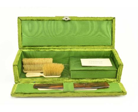 An early 20th century Edwardian ladies' vanity brush set in velvet case. The case with white metal clasp, opening to reveal s