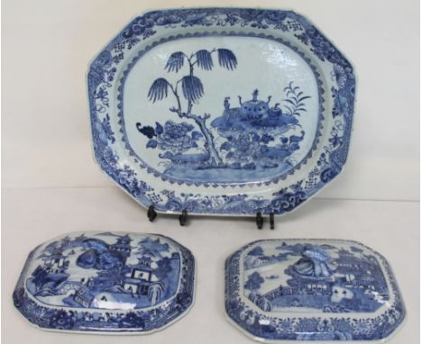 18th century Chinese Export blue & white porcelain ashet of octagonal form, decorated with vases, flowers & trees surrounded 