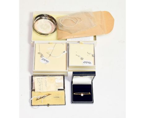A diamond trefoil brooch, stamped '18CT' and 'PLAT', length 4.6cm; a 9 carat gold opal brooch, length 5cm; two dishes in Mapp