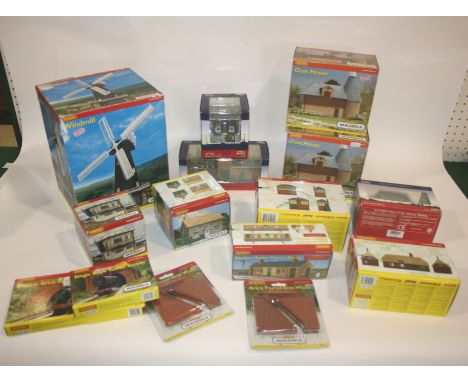 HORNBY & BACHMANN BOXED RAILWAY BUILDINGS a group of boxed model buildings, including Hornby Windwill R8786, Hornby Oast Hous