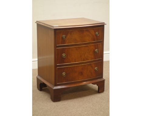 Small reproduction mahogany bow front three drawer chest, W54cm, H66cm, D41cm   Condition Report   Click here for further ima