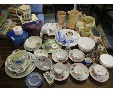 A quantity of continental and English ceramics to include a German part teaset in the style of Meissen, Wedgwood 1977 Pearl B