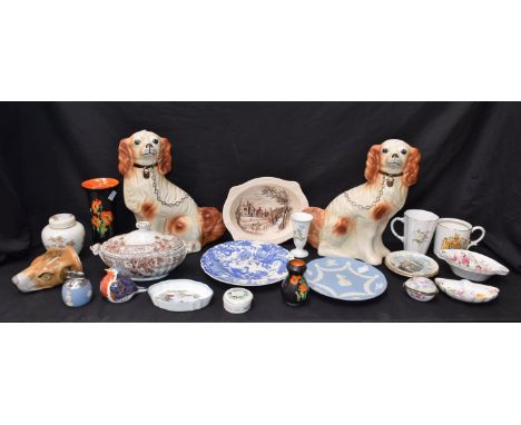 Ceramics - a Royal Crown Derby paperweight, robin, gold stopper; a Posies pattern beaker; a Posies pattern fan shaped pin dis