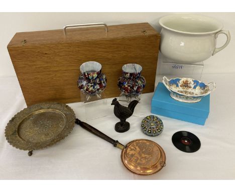 A collection of assorted misc vintage items to include wooden box, brass comport and glass items. Lot also includes a Strathe