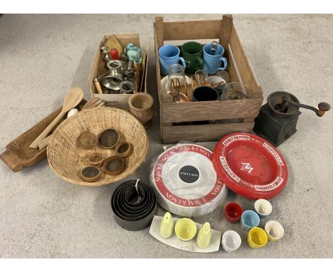A box of assorted vintage kitchenalia and breweriana. To include: mid century Gaydon Melemex cruet set and egg cups, 2 metal 