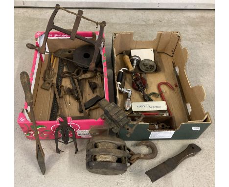 2 boxes of vintage small tools and implements. To include wooden framed bow saw, small vice by Record No 242, large wooden an