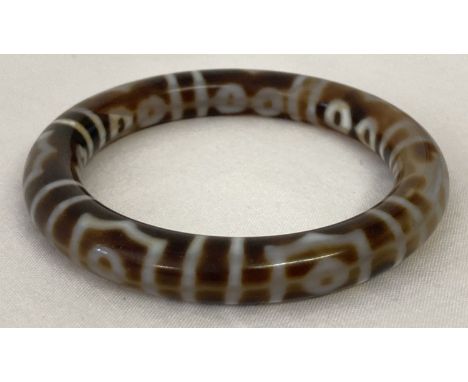 An Eastern style agate bangle.  Approx. 7.5cm diameter.