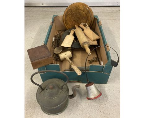 A box of assorted vintage kitchenalia. To include: a copper and iron kettle, toasting forks, butter pats, servants bell and a