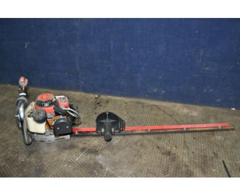 A KAWASAKI TF22 VINTAGE PETROL HEDGE TRIMMER (engine pulls freely but hasn't been started)