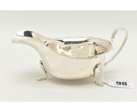 A GEORGE V SILVER SAUCE BOAT, traditional design, with Chippendale style rim, a loop handle, raised on three cabriole feet, h