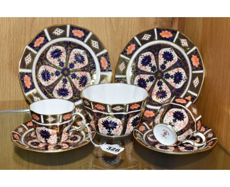 SEVEN PIECES OF ROYAL CROWN DERBY IMARI 1128 TEA WARE, comprising two teacups, two saucers, two tea plates and a sugar bowl, 