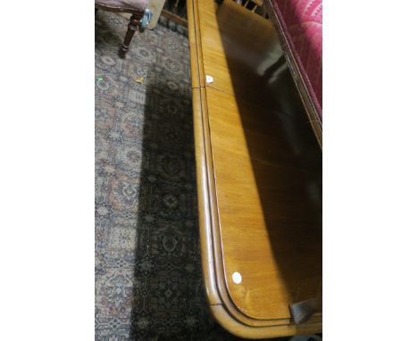 A VICTORIAN MAHOGANY DINING ROOM TABLE, of rectangular top with rounded corners on carved and ring turned legs 