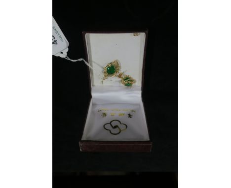 A 9CT GOLD AND JADE PENDANT TOGETHER WITH A PAIR OF EARRINGS EN-SUITE
