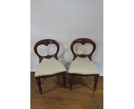 A SET OF FOUR VICTORIAN STYLE DINING ROOM CHAIRS, each with an oval back and upholstered seat on fluted and ring turned legs.