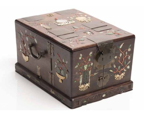 19TH CENTURY CHINESE HARDWOOD TRAVELLING BRASS BOUND BOX
Republic period, circa 1912-49, attractively inlaid overall with vas