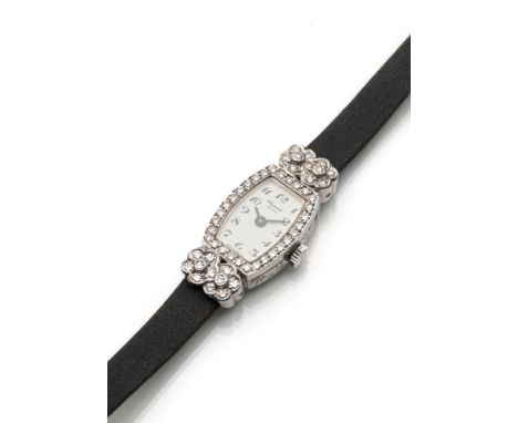 Chopard DamenarmbanduhrSchweizL 19 cm750/000 Weißgold mit 51 Diamanten im Achtkantschliff zus. ca. 0,87 ct H/VVS. Handaufzug.