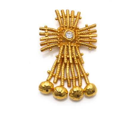 Christian Lacroix Vintage AnhängerFrankreich, 1990er Jahre10 x 6 cmVergoldetes Metall, mittig ein Strass-Stein. Signiert CHRI
