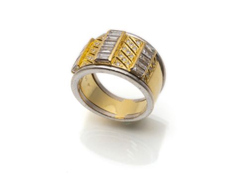 Bicolor-RingDeutschlandRM 55, B 1,5 mm750/000 Gelb-/Weißgold. 15 Diamanten im Baguetteschliff und 32 Brillanten zus. ca.1,45 