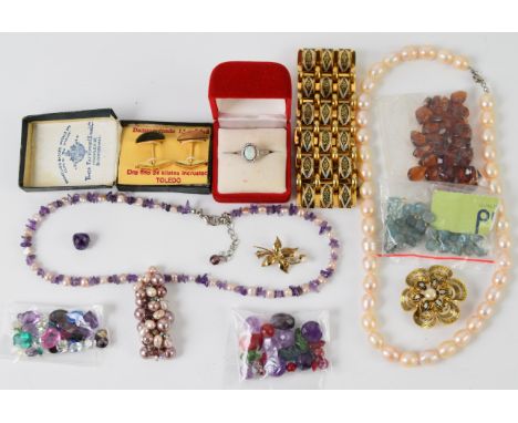 A 9ct gold brooch set with two pearls, a collection of loose gemstones including apatite, amethyst, aquamarine, garnets, rubi