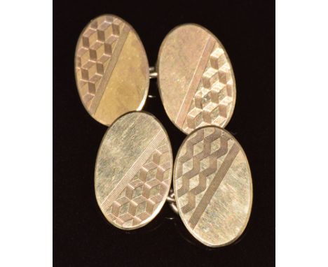 A pair of 9ct gold cufflinks with engraved decoration, 4.9g