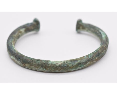 Celtic bronze bangle / tort with geometric incised decoration, diameter 7.5cm