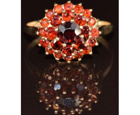 A 9ct gold ring set with a cluster of garnets, 3.1g, size R