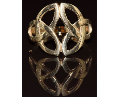 A 9ct gold ring in a Celtic design, 2.8g, size M