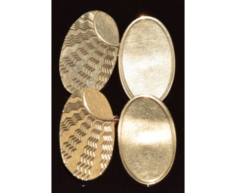 A pair of 9ct gold cufflinks with engraved sunburst design, 3.8g