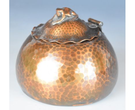 Arts &amp; Crafts style hammered copper inkwell with frog finial, height 8cm