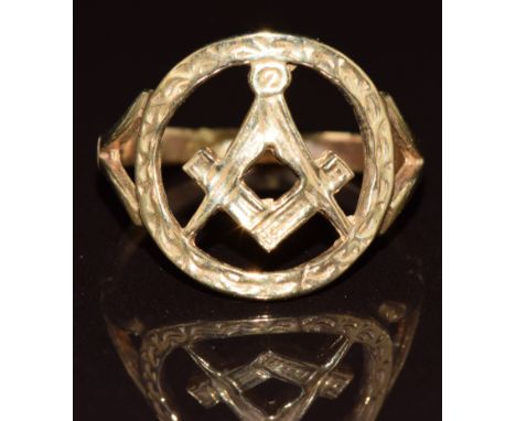 A 9ct gold ring in the form of a Masonic compass, 4.7g, size X