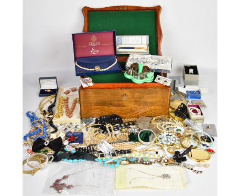 A collection of jewellery including diamant&eacute; necklace, Avon earrings, mother of pearl necklace, Parker pen, vintage br