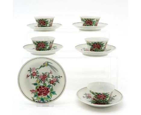 Including 5 cups and 6 saucers, saucers are 12 cm. in diameter, fritting.
