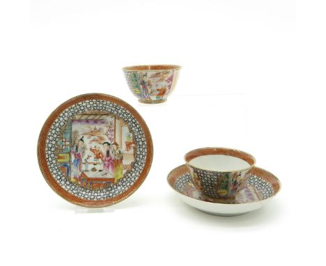 China, including 2 cups and 2 saucers, saucers are 12 cm. in diameter, restored.