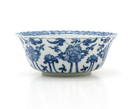 China, blue and white decor,  marked on the bottom, Kangxi, 15 cm. in diameter, fritting.