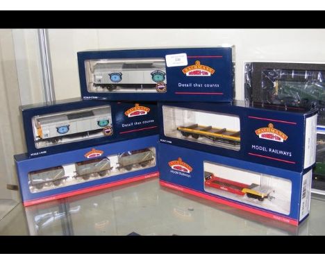 A boxed Bachmann bolster wagon, together with four others 