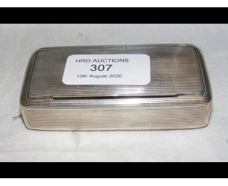 A white metal snuff box - 8.5cm CONDITION REPORTLID FITS TIGHT AND SMOOTHLY
