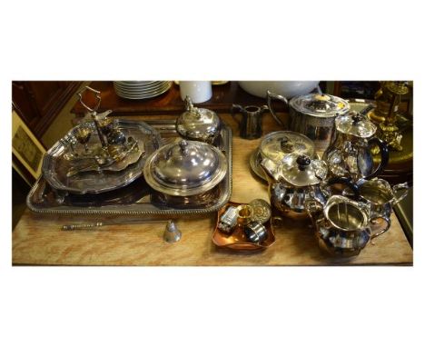 Selection of silver plated wares to include; early 20th Century tray with gadrooned borders and carry handles, piecrust salve