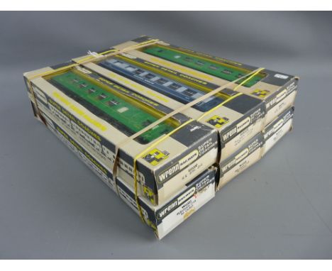 MODEL RAILWAY - Wrenn coaches, W6000, W6002(2), W6005 'Golden Arrow', W6006 (2), (all boxed), six in total