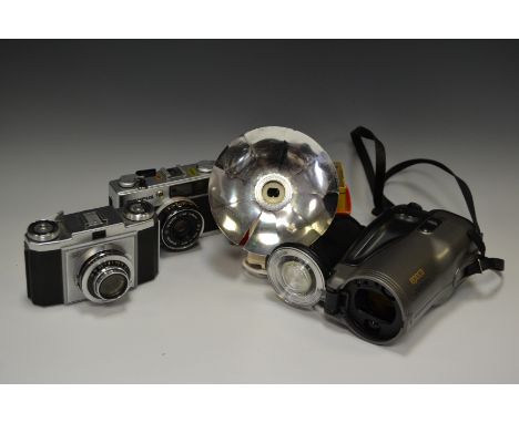 A Zeiss IKON Contina Prontor-SVS camera, original leather case; an Olympus 35 ED camera; a Duo-Lux Primus Flash-Gun, original