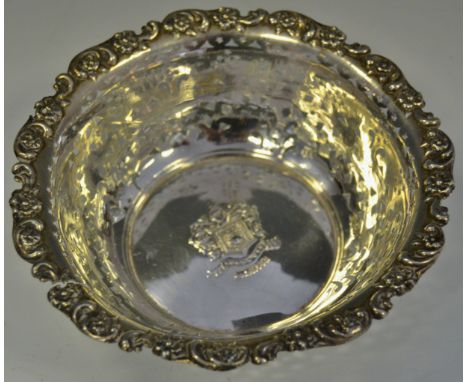 An early Edwardian silver sweetmeat dish, the sides pierced, the rim applied with flowerheads and scrolls,  the centre Mercer